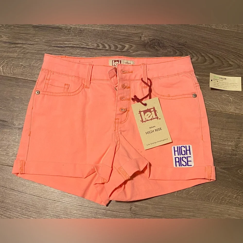 Juniors Size 1 LEI Waist High Shorts - NWT - Picture 1 of 4